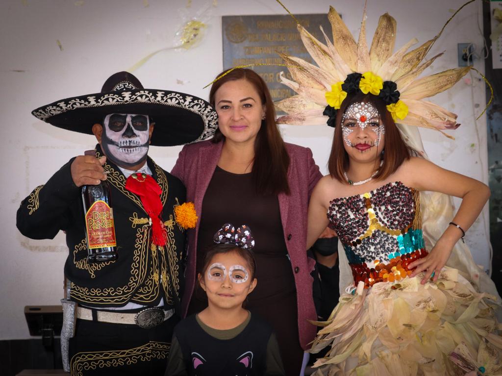 En Tzompantepec celebran el Día de Muertos con concurso de disfraces y de ofrendas, convocados por el Ayuntamiento